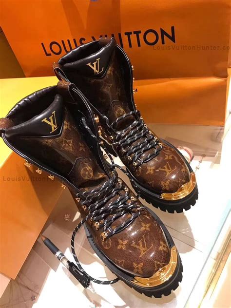 bota louis vuitton feminina réplica|louis vuitton bootie boots.